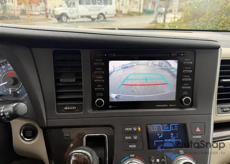 2018 Toyota Sienna Xle z USA, uszkodzony, nr VIN 5TDYZ3DC4JS910554